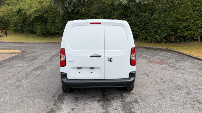 Vauxhall Combo Cargo Combo Diesel 1.5 Turbo D 100ps Prime Plus H1 Van - Image 11